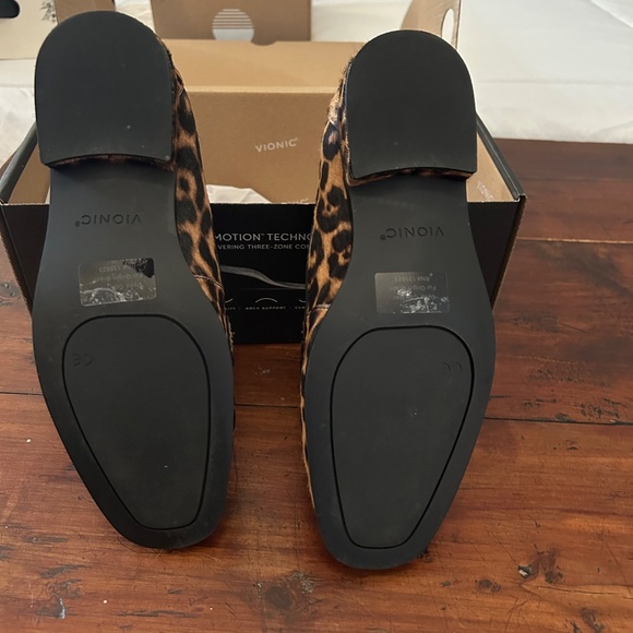 Vionic Leopard print loafers - Picture 3 of 4